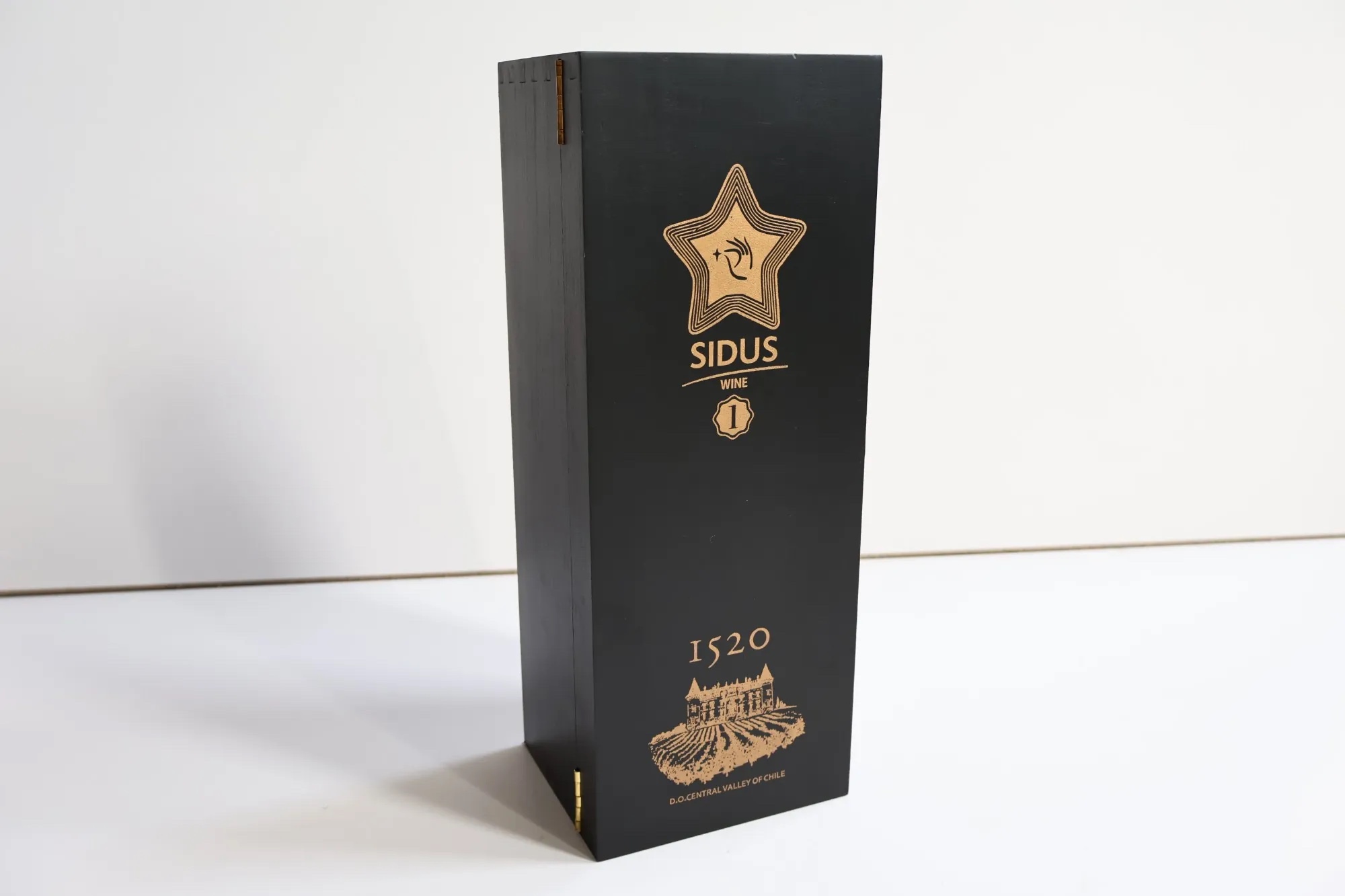 Wooden wine boxes and wooden gift boxes